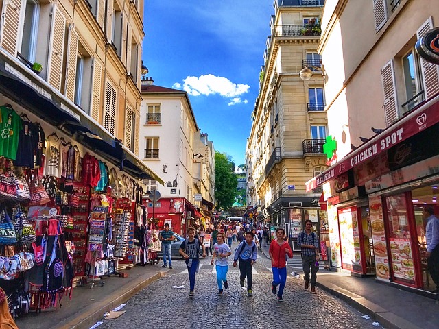 Street scene in Montmartre. 
